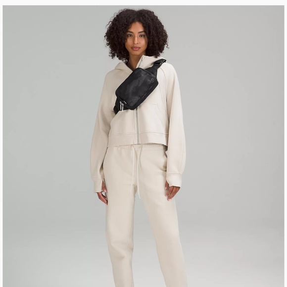 lululemon athletica Handbags - lululemon Everywhere Belt Bag In Heritage 365 Camo Deep Coal Multi 2L